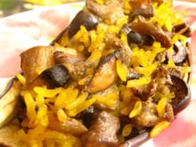 Aubergines farcies au riz aux champignons, olives