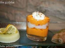 Assiette printanière : verrine de carotte espuma au chèvre, nem crevettes et asperges vertes, sorbet fromage blanc aux féves