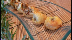 Petits tricornes au Saint Agur et noix