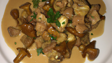 Sauté de veau aux girolles