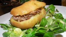 Sandwich de pommes de terre au canard