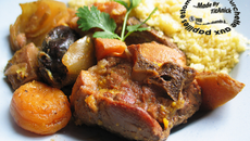 Tajine d'agneau aux coings, oignons et aux fruits secs