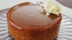 Entremets caramel, insert vanille et croustillant praliné