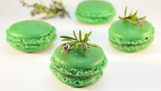 Macarons poires-romarin
