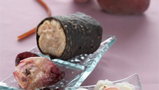 Duo de bar de pêche à la pêche, poivre blanc, dulse et amandes fraîches