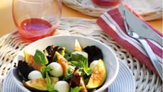 Salade de figues et de mozarella au basilic