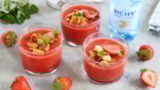 Gaspacho de fraises et croûtons de brioche perdue