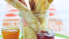 Bouquet de crêpes roulées à la confiture maison