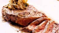 Steak au poivre flambé