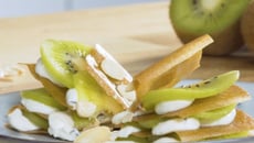 Mille-feuilles de brick au kiwi de l'Adour IGP et fromage à tartiner