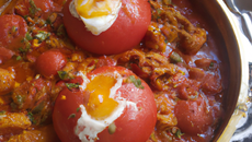 Tajine de tomates et d'œufs