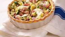 Tarte courgette, lardons, citron et romarin