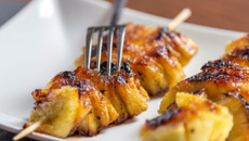 Brochettes d'ananas rôties