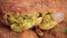 Onion rings au guacamole