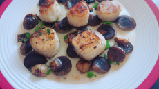 Coquilles Saint Jacques aux cèpes et aux raisins