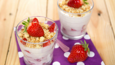 Verrine de ricotta fraise et écrasé de palet breton