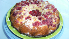 Gâteau yaourt aux framboises et à la vanille