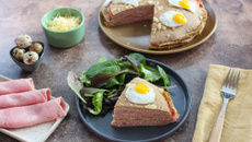 Gâteau de crêpes salées façon croque-madame