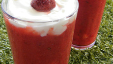 Gaspacho sucré de fraises et sa chantilly au basilic