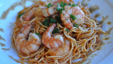 Spaghetti rouge aux crevettes tigrées balsamique
