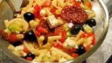 Salade froide de penne aux tomates cerise et courgettes