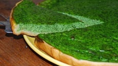 Tarte toute verte aux pousses d'épinards presque crues