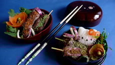 Brochettes d'aiguillettes de canard au jus de cerise