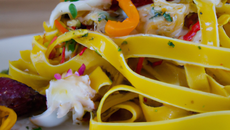 Tagliatelles de la mer aux poivrons