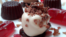 Petits gâteaux au yaourt et pralines rouges