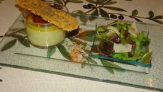 Crème brûlée aux asperges vertes et parmeasn, mesclun et ses copeaux, tuile croustillant