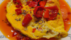 Omelette aux poivrons rouges
