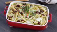 Gratin de pâtes aux tomates séchées, mozzarella et parmesan