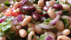 Salade tiède de fèves fraîches