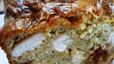 Cake au poulet, tomates séchées, basilic et soupçon de tapenade