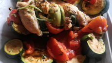 Poulet en papillote aux tomates et courgettes