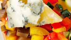 Arlequin de légumes d'été, ananas et Fourme d'Ambert