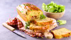 Cake aux dés de jambon et olives