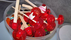 Sucettes maison à la fraise