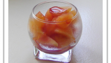 Perles de melon au coulis de fraises