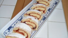 Gâteau roulé à la fraise et fleur d'oranger