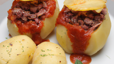 Pommes de terre farcies à la bolognaise