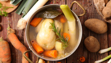 Poule au pot farcie Henri IV