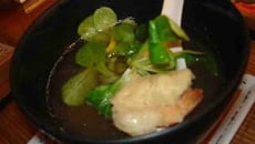 Soupe aux beignets de crevettes