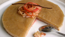 Tarte à la rhubarbe sur fond de coco et ses tagliatelles de rhubarbe caramélisées