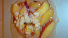 Wok de pêches à la créme fraiche caramel et amaretto