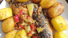 Maquereaux rôtis au paprika et écrasé de pommes de terre à la moutarde