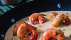 Crevettes à la sauce piquante et son lait de coco