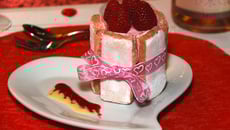 Minis charlottes à la mousse de framboises aux biscuits roses de Reims