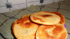 Galette de semoule aux amandes grillées