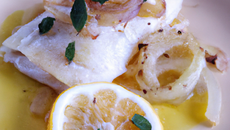 Papillotes de dos de cabillaud au confit d'oignons aux citrons